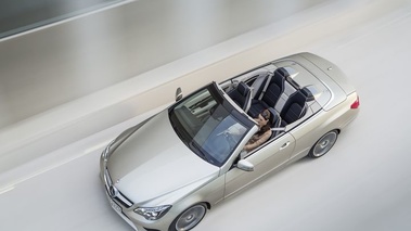 Mercedes Classe E cabriolet 2013 - gris - 3/4 avant droit supérieur