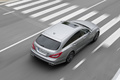 Mercedes CLS63 AMG Shooting Brake - gris - 3/4 arrière droit, dynamique