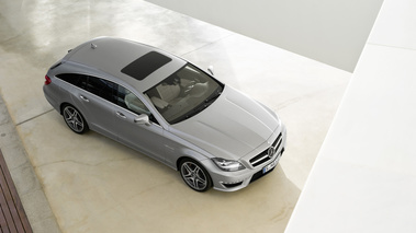 Mercedes CLS63 AMG Shooting Brake - gris - 3/4 avant droit supérieur