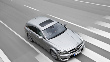 Mercedes CLS63 AMG Shooting Brake - gris - 3/4 avant droit