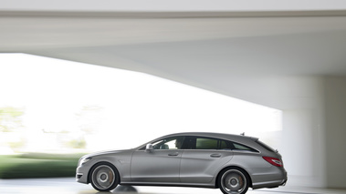 Mercedes CLS63 AMG Shooting Brake - gris - profil gauche