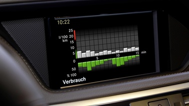 Mercedes E400 Hybrid marron écran console centrale