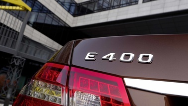 Mercedes E400 Hybrid marron logo E400