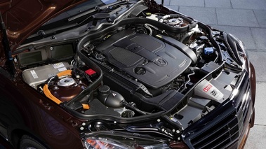 Mercedes E400 Hybrid marron moteur