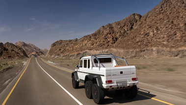 Mercedes G63 AMG 6x6 - blanc - 3/4 arrière gauche