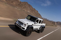 Mercedes G63 AMG 6x6 - blanc - 3/4 avant gauche penché dynamique