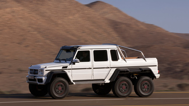 Mercedes G63 AMG 6x6 - blanc - profil gauche