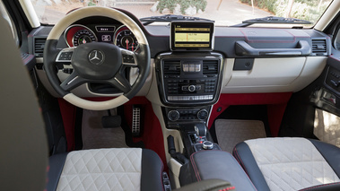 Mercedes G63 AMG 6x6 - blanc - tableau de bord