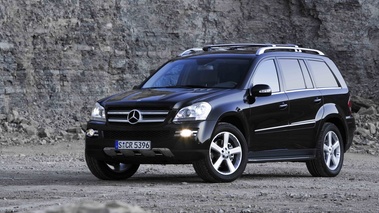 Mercedes GL450 noir 3/4 avant gauche