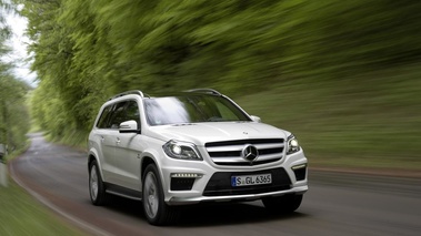 Mercedes GL63 AMG - blanc - 3/4 avant droit