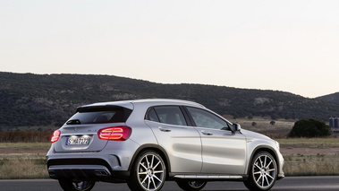 Mercedes GLA45 AMG - grise - 3/4 arrière droit