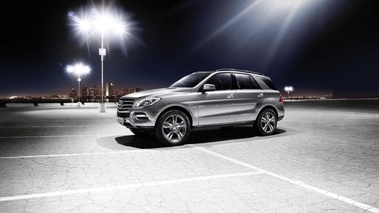 Mercedes ML500 - argent - profil gauche