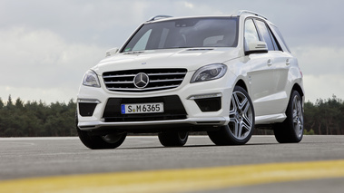 Mercedes ML63 AMG - Blanc - 3/4 avant gauche