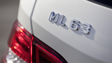 Mercedes ML63 AMG - Blanc - détail, badge ML63