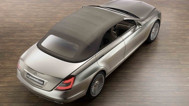 Mercedes Ocean Drive Concept beige 3/4 arrière droit capoté vue de haut