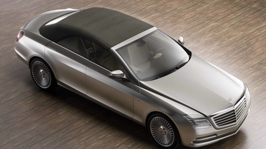 Mercedes Ocean Drive Concept beige 3/4 avant droit capoté vue de haut