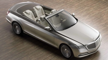 Mercedes Ocean Drive Concept beige 3/4 avant droit vue de haut