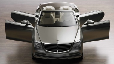 Mercedes Ocean Drive Concept beige face avant portes ouvertes vue de haut