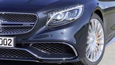 Mercedes S65 AMG Coupe bleu phare avant