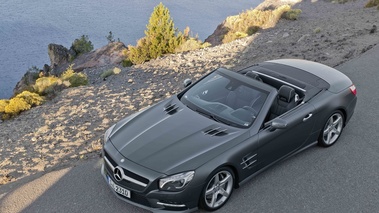 Mercedes SL500 anthracite mate 3/4 avant gauche vue de haut