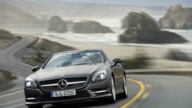 Mercedes SL500 R231 anthracite mate 3/4 avant gauche travelling penché