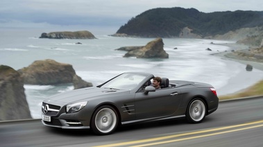 Mercedes SL500 R231 anthracite mate 3/4 avant gauche travelling