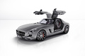 Mercedes SLS AMG GT Coupé - gris - 3/4 avant gauche, portes ouvertes