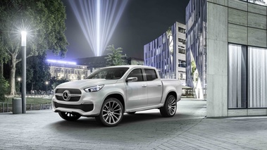 Mercedes X-Class blanc 3/4 avant gauche