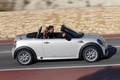 Mini Roadster - blanc bandes noires - profil droit, ouvert