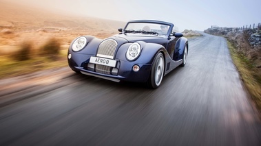 Morgan Aero 8 MY2015 bleu 3/4 avant gauche travelling