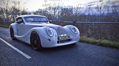 Morgan Aero Coupé - gris - 3/4 avant droit, dynamique 2