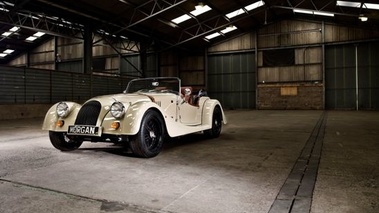 Morgan Roadster Sport blanc 3/4 avant gauche