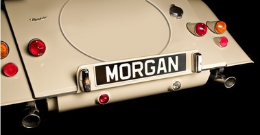 Morgan Roadster Sport blanc échappements