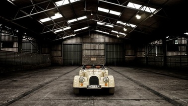 Morgan Roadster Sport blanc face avant