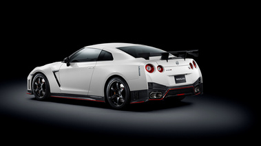 Nissan GT-R Nismo - blanche - 3/4 arrière gauche