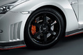 Nissan GT-R Nismo - blanche - détail roue + bouclier avant gauche