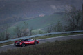 Pagani Huayra bordeaux 3/4 arrière droit filé vue de haut