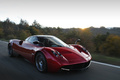 Pagani Huayra bordeaux 3/4 avant droit travelling 2