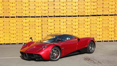 Pagani Huayra bordeaux 3/4 avant gauche 3