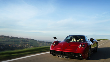 Pagani Huayra bordeaux 3/4 avant gauche travelling penché 2