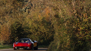 Pagani Huayra bordeaux 3/4 avant gauche