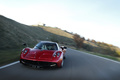 Pagani Huayra bordeaux face avant travelling penché