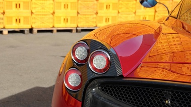 Pagani Huayra bordeaux feux arrière 4