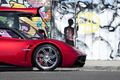 Pagani Huayra rouge profil coupé