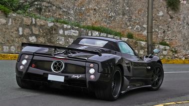  Pagani Zonda F Roadster carbone 3/4 arrière droit penché