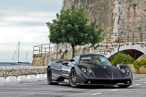 Pagani Zonda F Roadster carbone vue de 3/4 avant droit