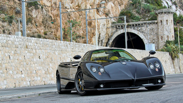 Pagani Zonda F Roadster carbone 3/4 avant droit penché 2