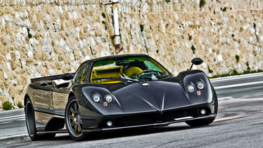 Pagani Zonda F Roadster carbone 3/4 avant droit penché 3