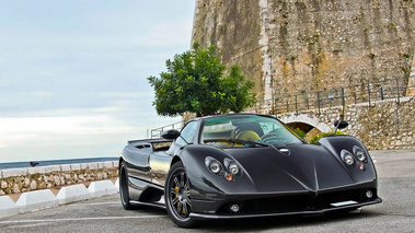 Pagani Zonda F Roadster carbone 3/4 avant droit penché 4