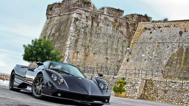 Pagani Zonda F Roadster carbone 3/4 avant droit penché 7